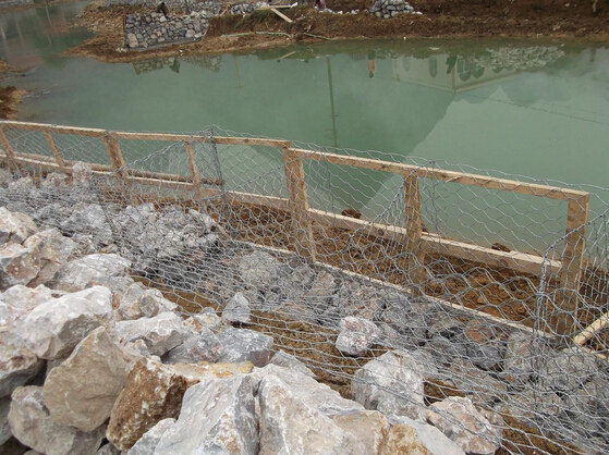 石笼网在河道中的应用图例