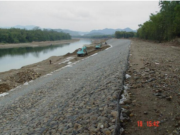 雷诺护垫在河道护坡工程案例图