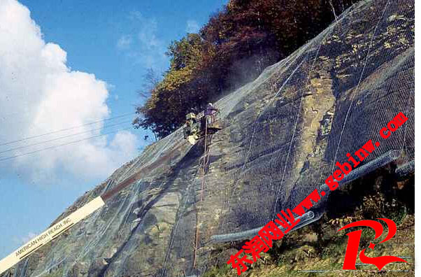 石笼网在山体防落石工程安装中