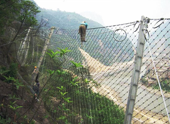 边坡防护在山体高危路段中应用